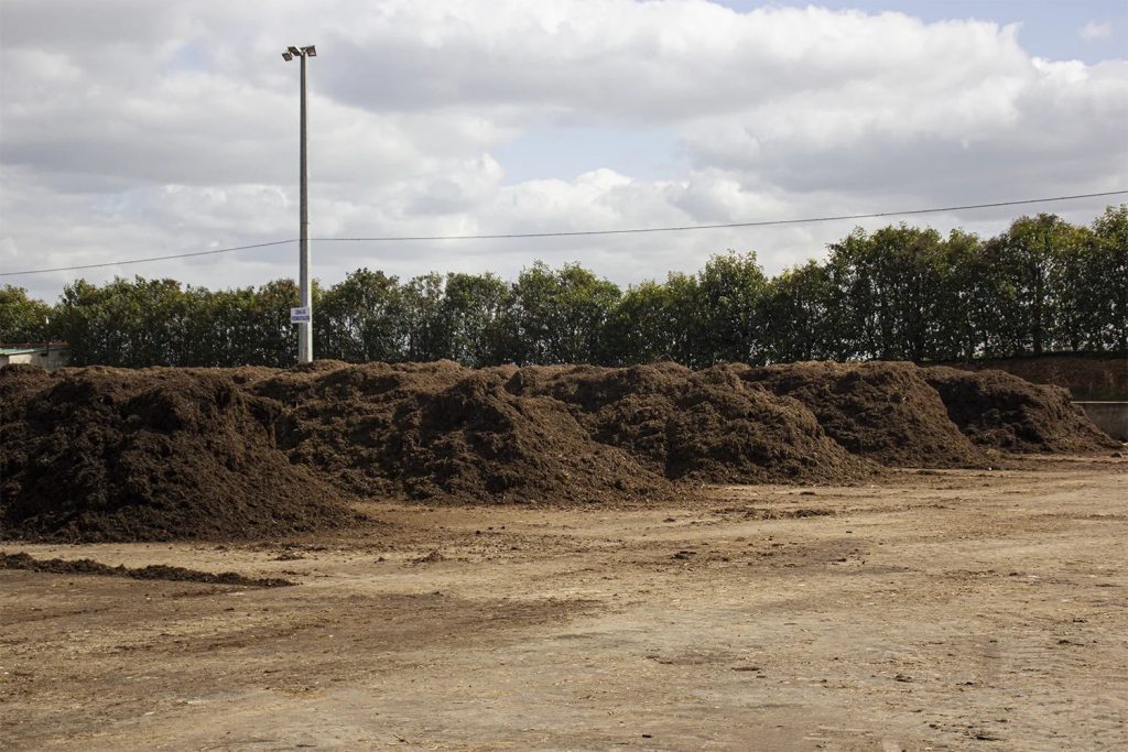 Compostaje acelerado con microorganismos que reducen el tiempo de maduración